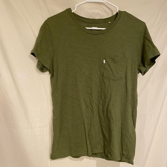 Army green Levi’s tee shirt - Picture 1 of 3